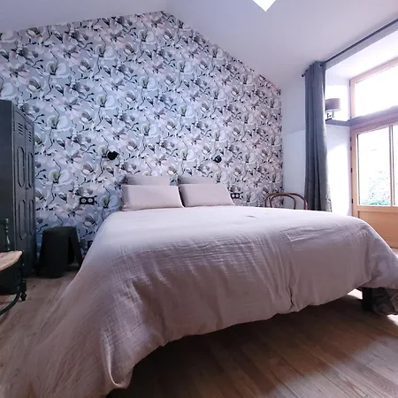 Alojamento de Acomodação e Pequeno-almoço Aumônerie Du Prieuré 3*