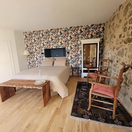 Aumonerie Du Prieure Bed & Breakfast 3*