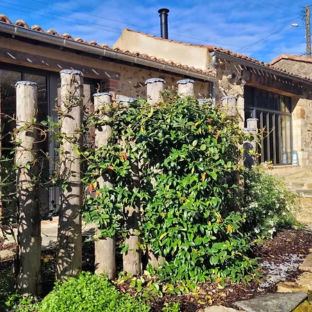 Aumonerie Du Prieure Bed & Breakfast Pouzauges