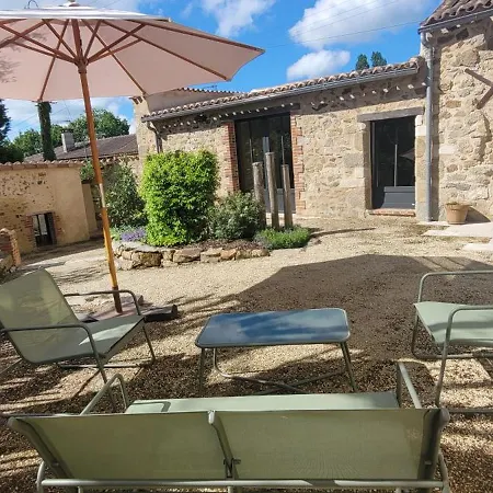 Aumonerie Du Prieure Bed & Breakfast Pouzauges