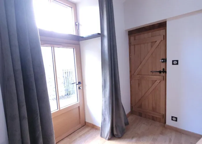 Aumonerie Du Prieure Bed & Breakfast 3*